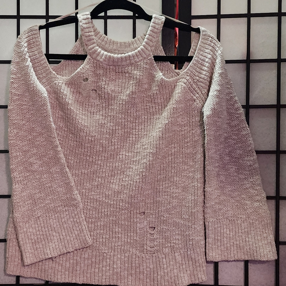 Off-white knitt bare shoulder Hollister sweater